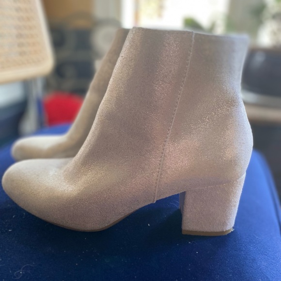 “A new day” silver ankle boots. (8) - Picture 4 of 7